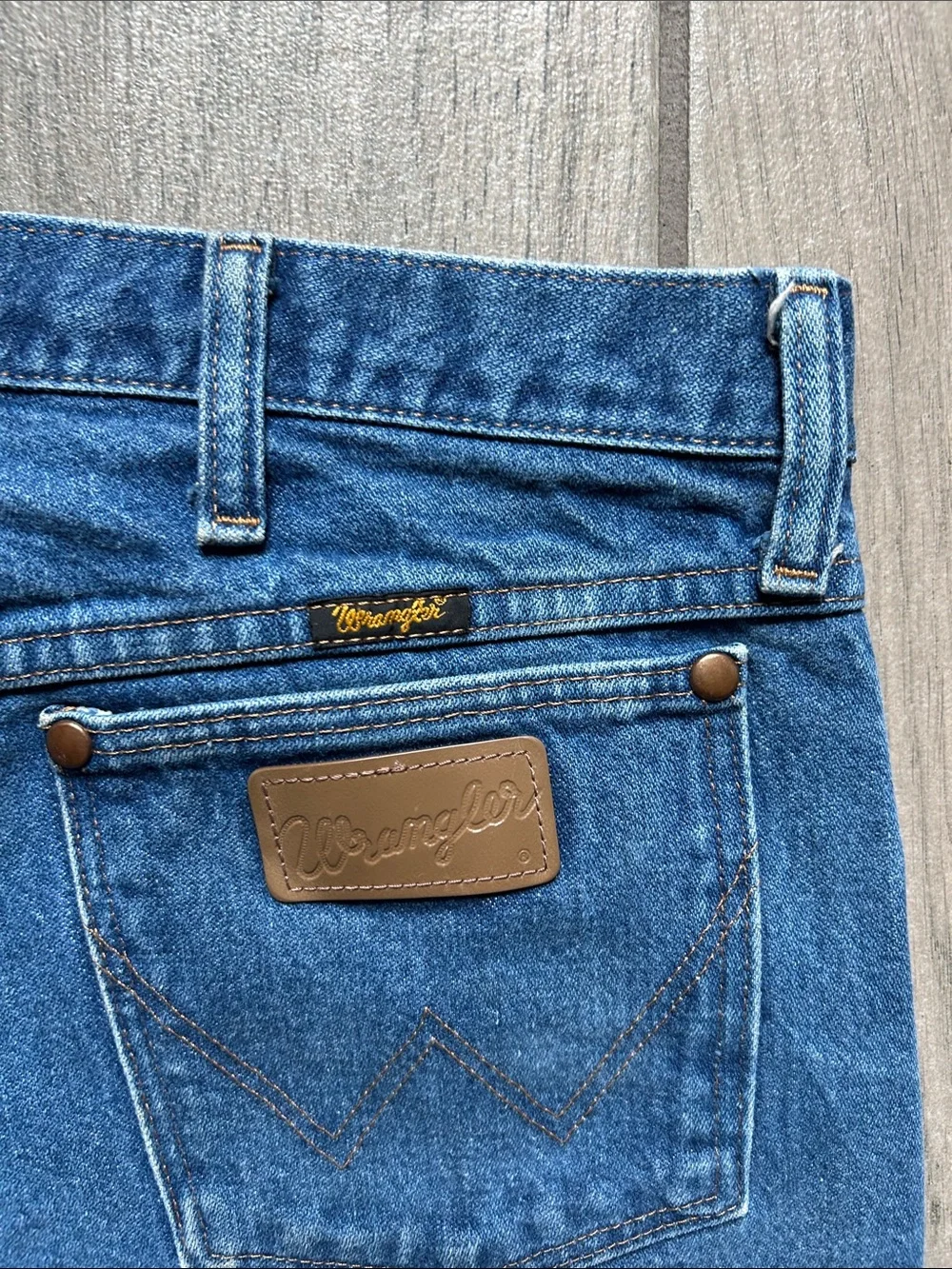 Wrangler Men's Straight Leg Jeans in Blue Denim